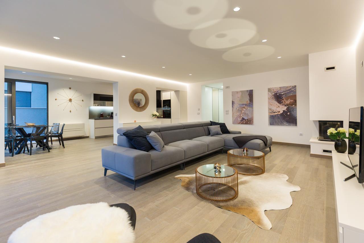 Shell Luxury Residences With Pool And Whirlpool Apartment