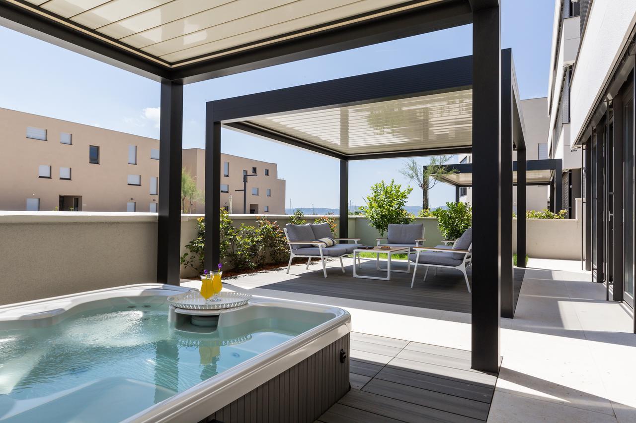 Shell Luxury Residences With Pool And Whirlpool Apartment